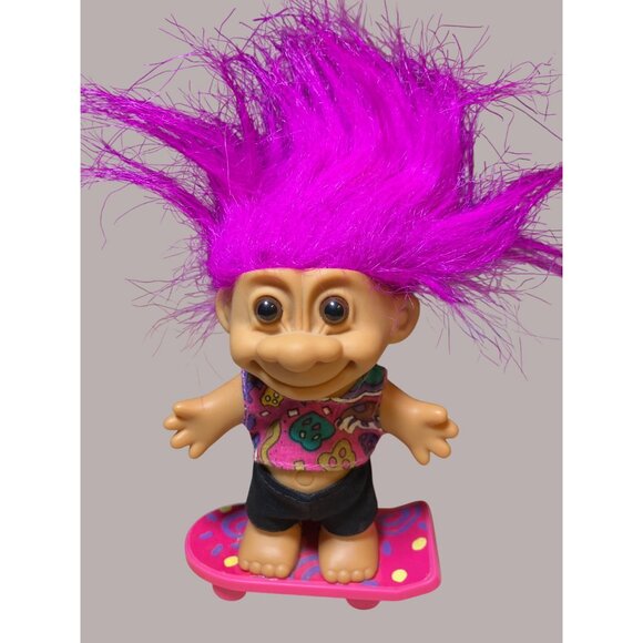 Russ Troll Doll On Skateboard With Pink Hair & Patterned Shirt - Picture 3 of 10